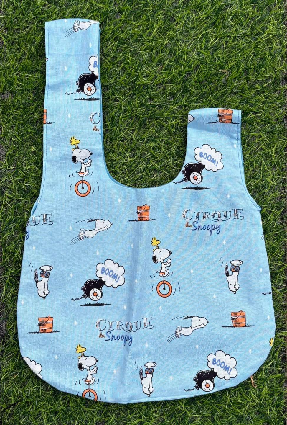 Christmas Craft Sale 2025. Item 75. Cirque du Snoopy! Gorgeous ’Japanese knot’ style bag, beautifully made and fully reversible. The reverse side is mid blue. Perfect for those small portable projects we all know and love.